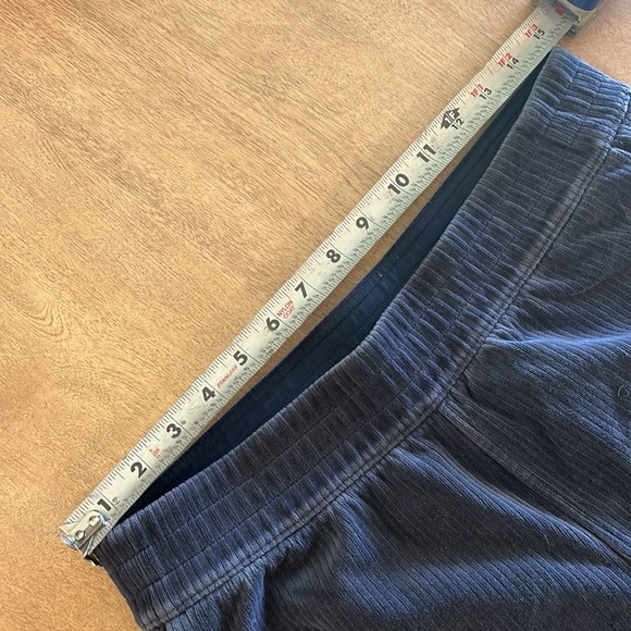 Lululemon Scuba Mid Rise Wide Leg Pant 7/8 Velvet Cord 8 True Navy - Picture 8 of 10